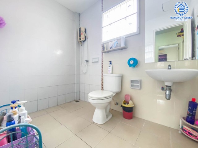 ******ทาวน์เฮ้าส์มือสองย่านนนทบุรี ม.ไลโอ วงแหวน-ปิ่นเกล้า จากแบรนด์ลลิล บนเนื้อที่ 17.1 ตร.ว. ฟังก์ชัน 3 ห้องนอน 2 ห้องน้ำ 1 ที่จอดรถ แถมฟรี! 2 เครื่องปรับอากาศ 2 เครื่องทำน้ำอุ่น 1 เครื่องดูดควัน บ้านพร้อมอยู่ บิวท์อินครัว มีโรงรถ เชื่อมต่อถ.กาญจนาภิเษก ถ.รัตนาธิเบศร์ ใกล้เซ็นทรัลเวสต์เกต